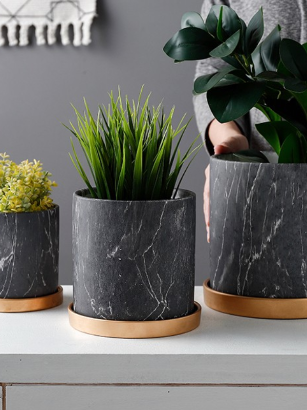 Cache pot noir effet marbré - 17 cm